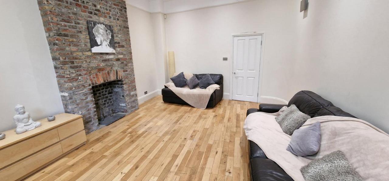 Action Packed Local 3Br 1 Mins Walk To Everything Apartment London Luaran gambar